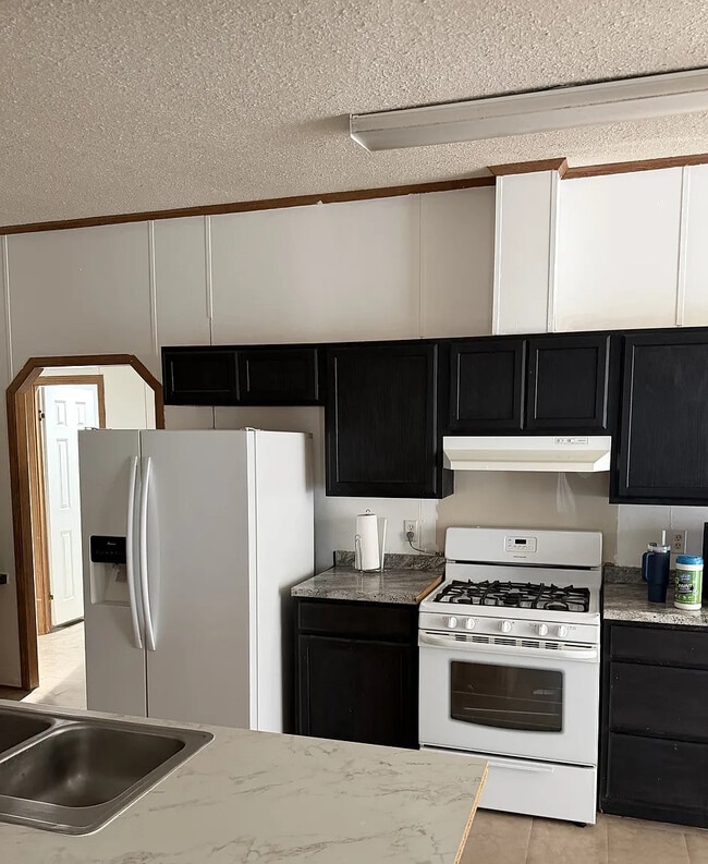 Building Photo - Room in Apartment on Bonita Verde Dr