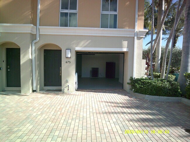 Foto del edificio - 675 Casa Loma Blvd