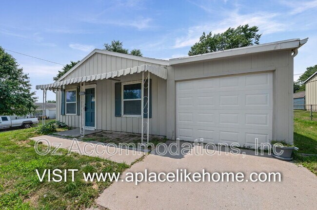 Foto del edificio - 3310 Iroquois Ln