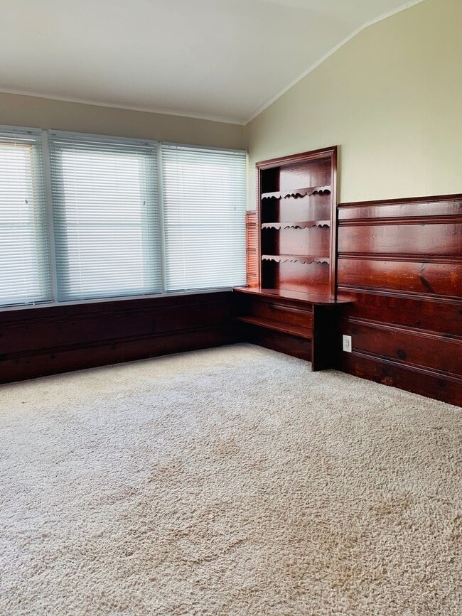 Interior Photo - 11923-27 Venice Blvd