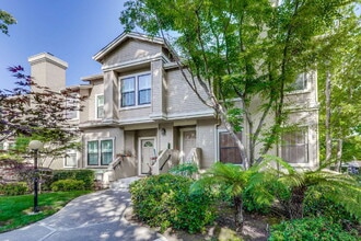 Building Photo - 947 La Mesa Terrace