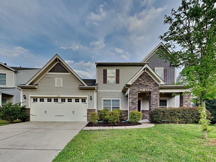 Foto principal - Fabulous 6 Bedroom Home!