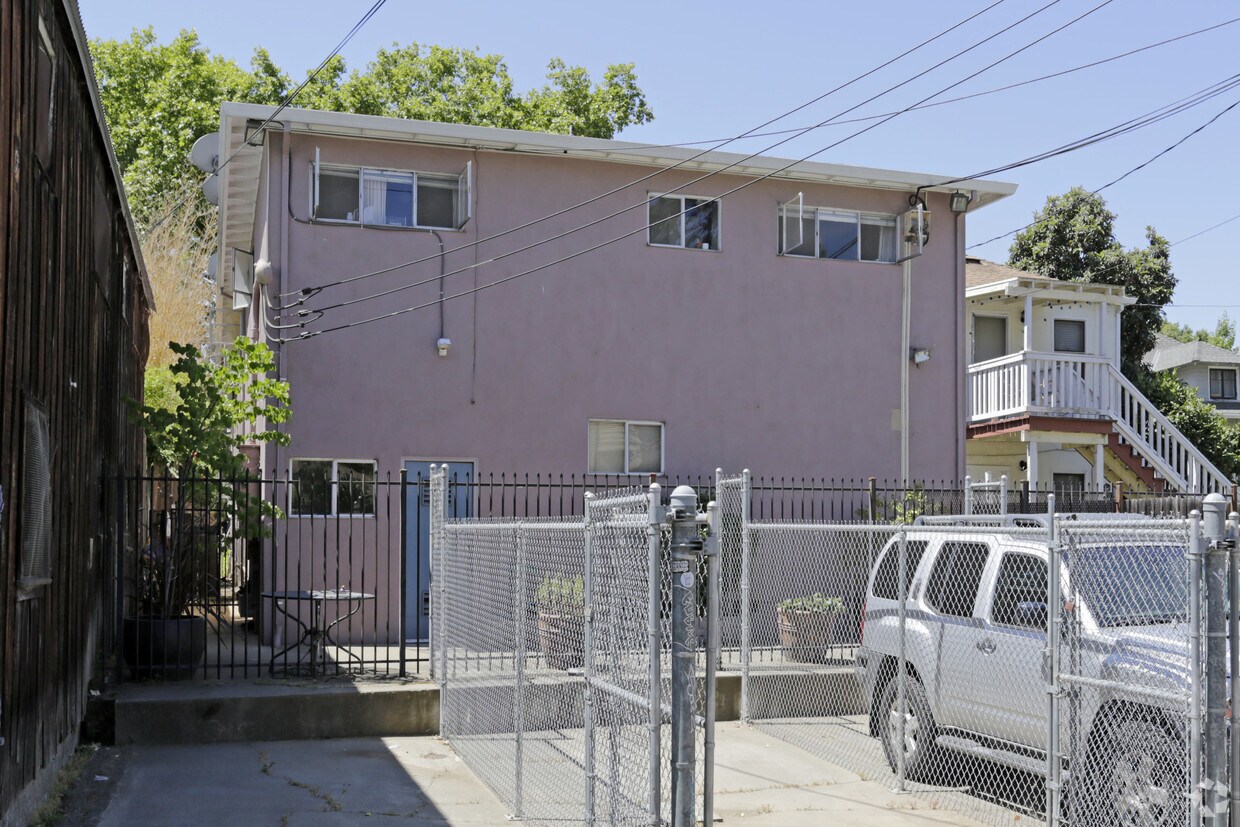 Foto del edificio - 2425 N St