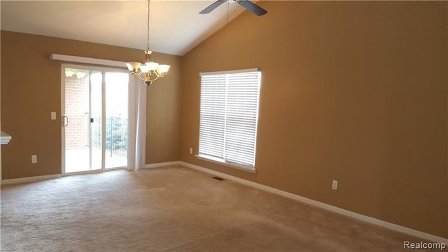 Building Photo - 15101 Hidden Pointe Cir