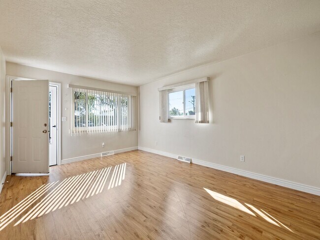 Foto del edificio - Charming 2-Bed, 1-Bath Duplex in Greeley, CO!