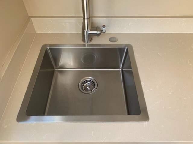 granite countertops - 1074A 45th St