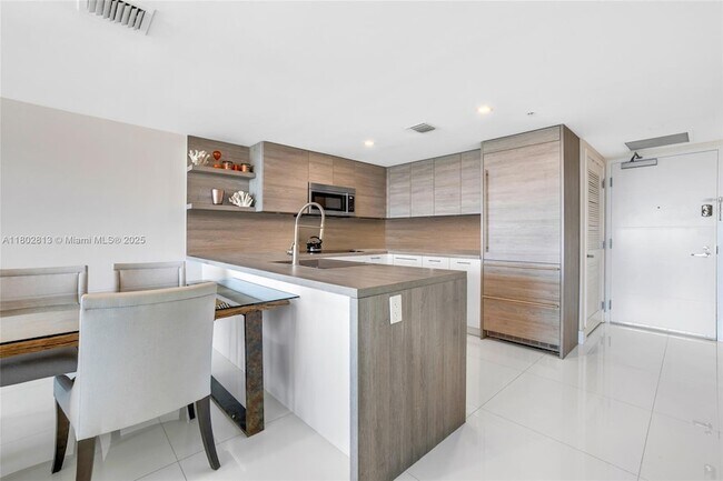 Foto del edificio - 400 Sunny Isles Blvd