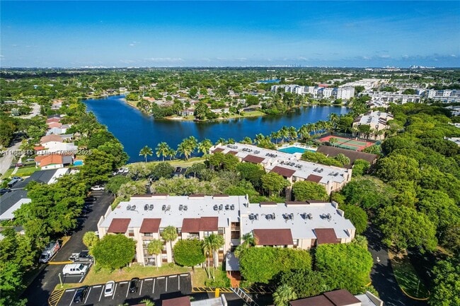 Foto del edificio - 14211 N Kendall Dr