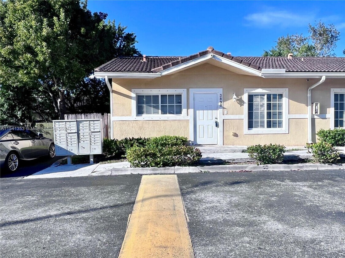 Primary Photo - 3898 SW 48th Ave