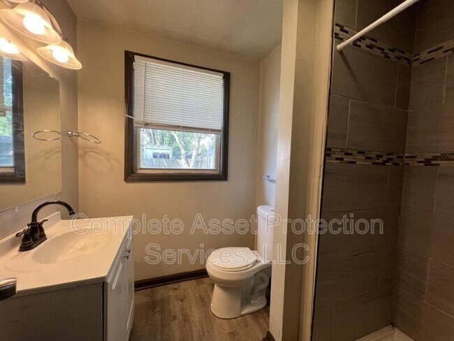 Foto del edificio - 7044 Chestnut Ave