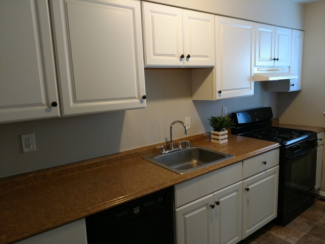 Foto principal - 8429 Harris Ave