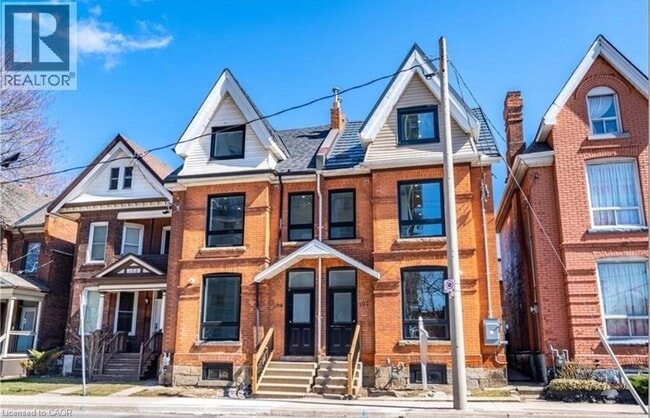 Photo du bâtiment - 102 Wellington St N