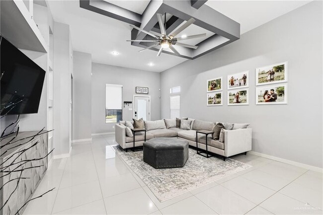 Building Photo - 921 Casa Blanca Dr