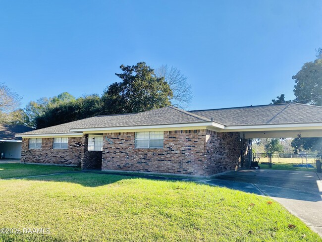 Building Photo - 208 Crestline Dr