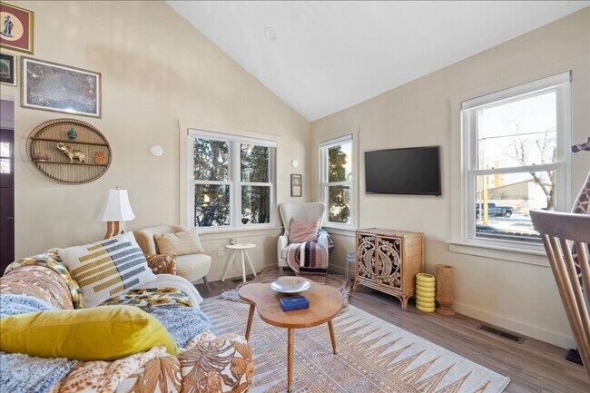 Building Photo - Stunning 4BR/2BA Home in Prime West End Location | Fully Remodeled with Custom Touches