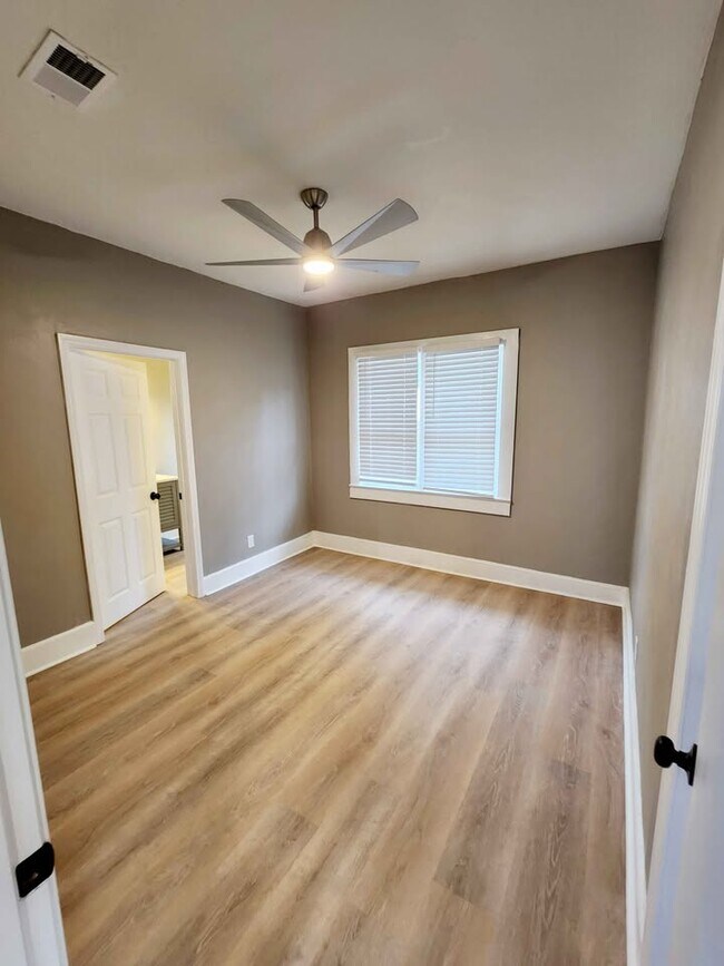 Photo - 1921 Pearl Pl Apartments