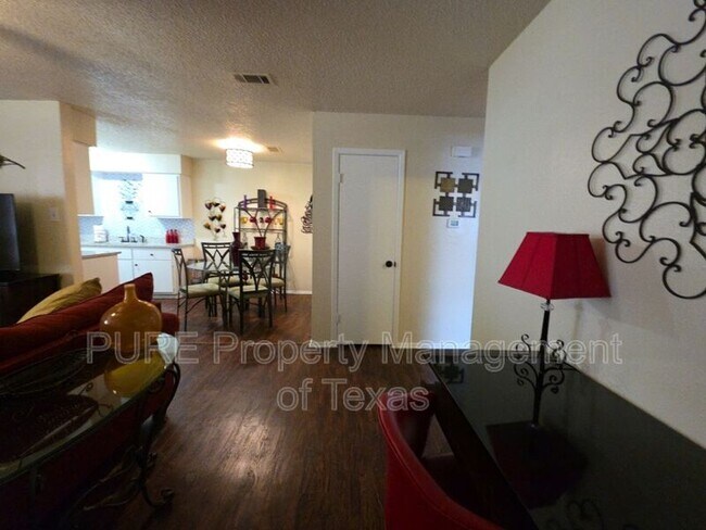 Building Photo - 203 2nd St N