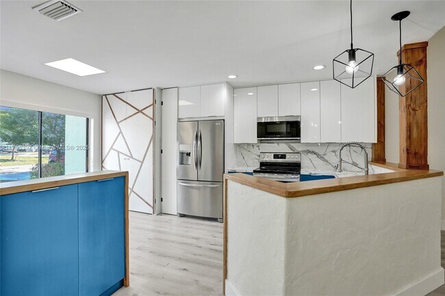 Building Photo - 155 Love Crescent