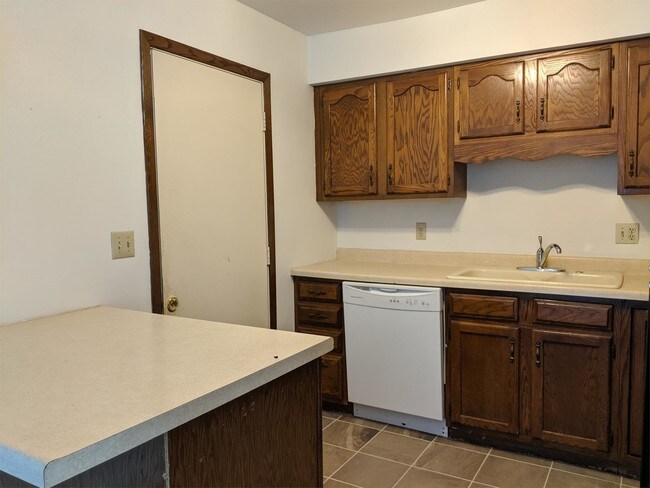Building Photo - 5185 Cheney Dr