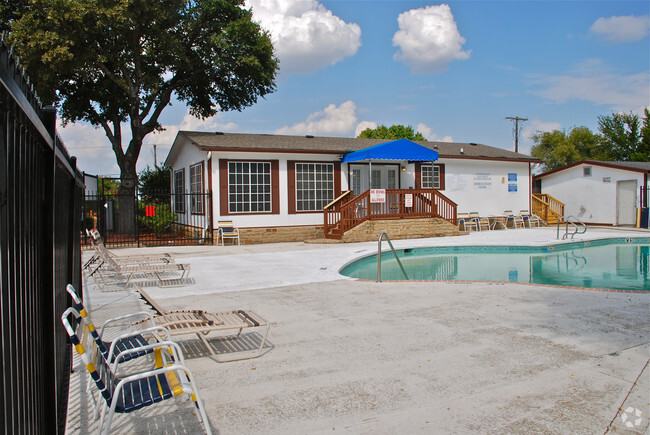 Foto del edificio - Cottonwood Grove