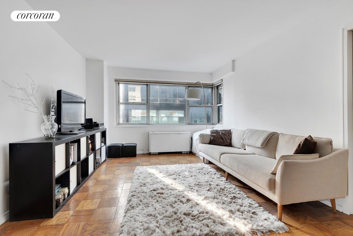 Primary Photo - 211 E 53rd St