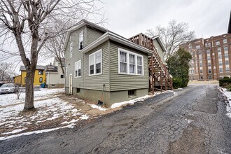 Building Photo - 426 N Lake St