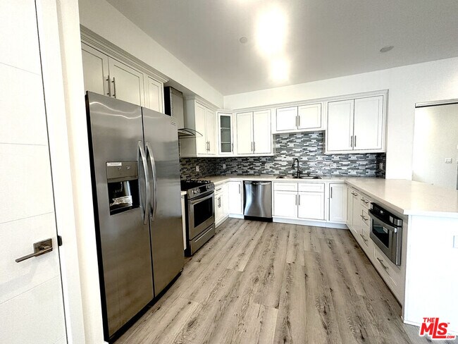 Foto del edificio - 1249 S Holt Ave