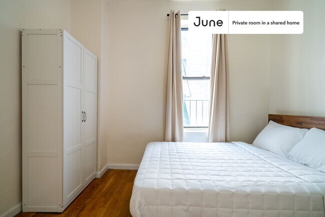 Foto del edificio - Private bedroom in 3 bed/1 bath Home