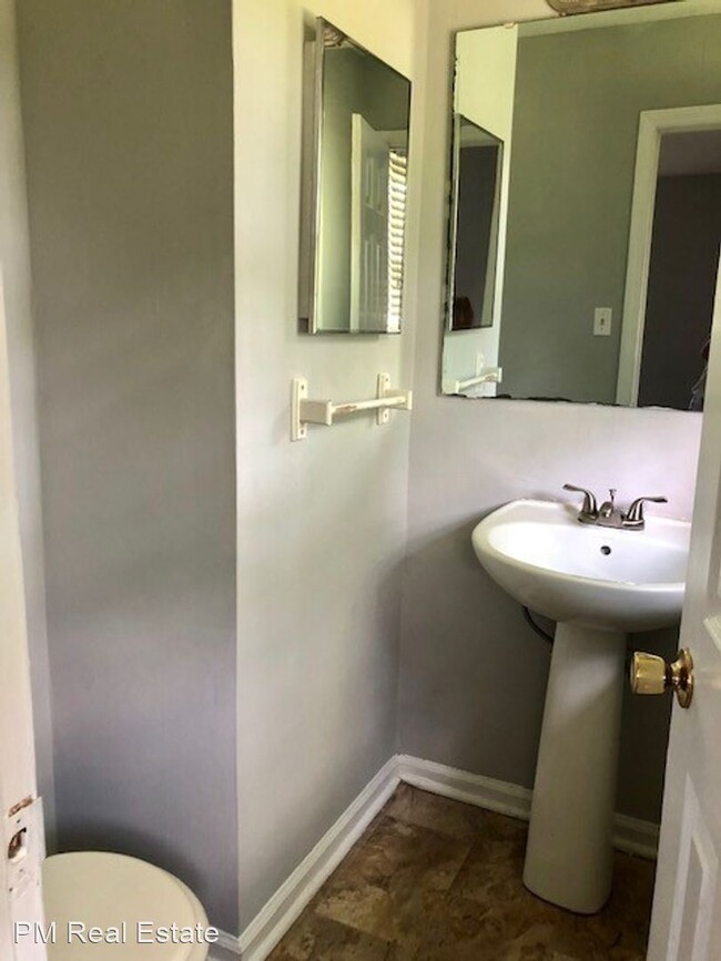 Building Photo - 3 br, 1.5 bath House - 1104 Amity Drive