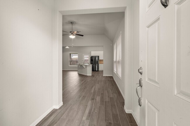 Foto del edificio - 6322 Lemon Balm Ln
