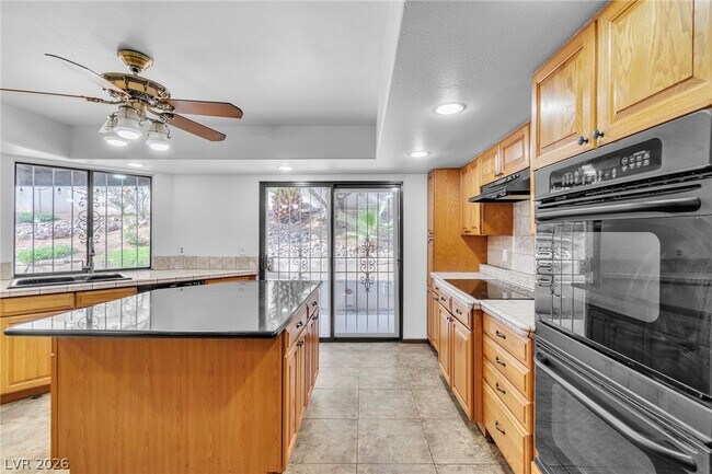 Foto del edificio - 2457 Swan Ln