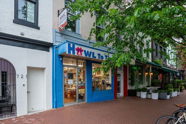 Building Photo - 733 8th St SE