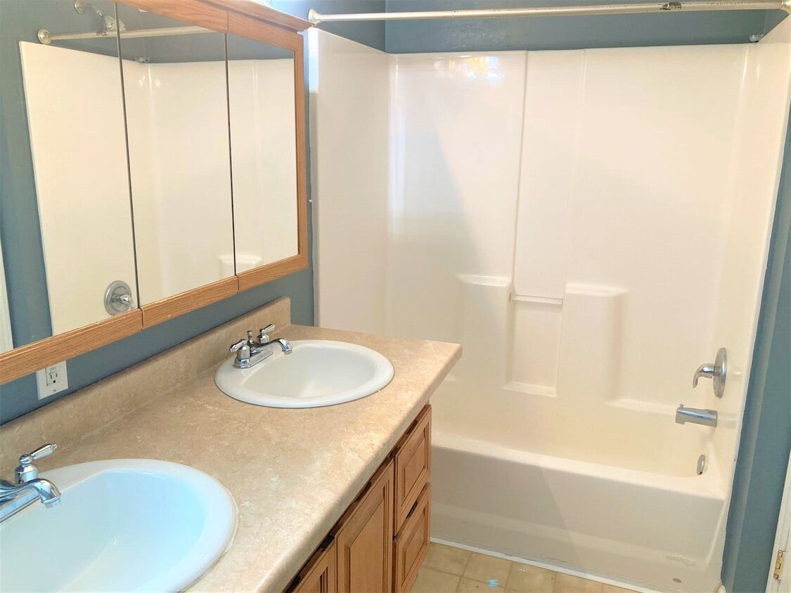 Building Photo - 313- Hudson Dr
