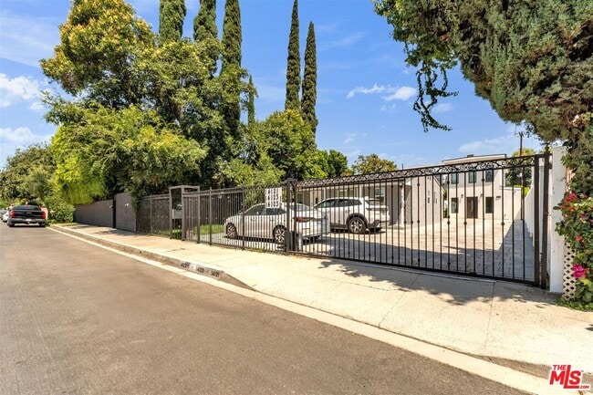 Building Photo - 14121 Califa St