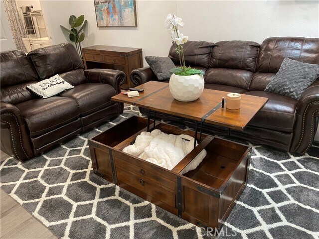 Foto del edificio - 723 N Quince Ave