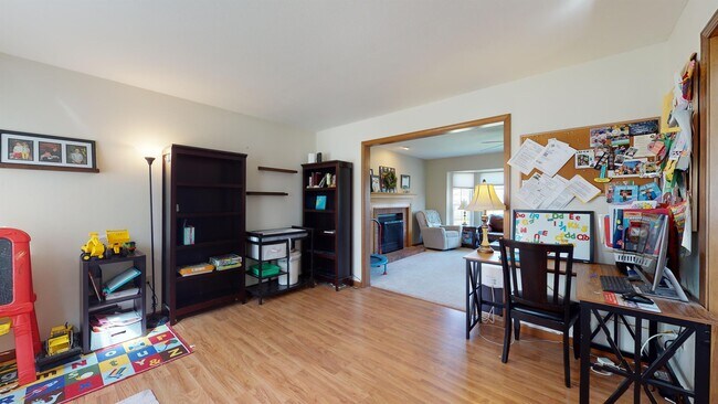 Building Photo - 210 W Deer Creek Rd