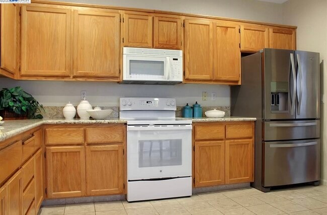 Kitchen - 2213 Wigeon Ct