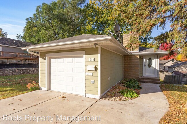 Foto del edificio - 2 br, 2 bath House - 718 2nd Avenue NW