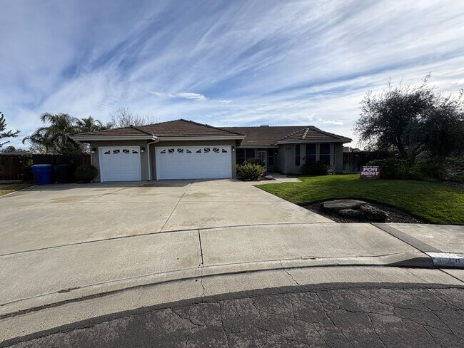 Foto del edificio - 540 W Birch Ct