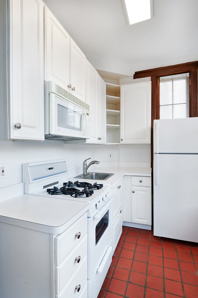 Full Kitchen With Dishwasher, Built-In Microwave - 1065 W Hollywood Ave
