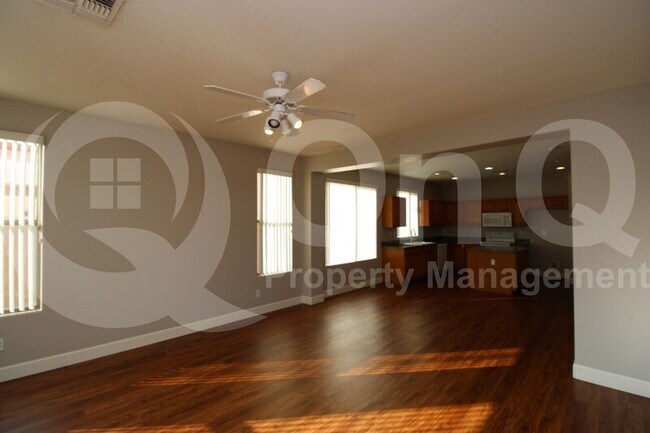 Foto del edificio - 3313 E Roadrunner Dr