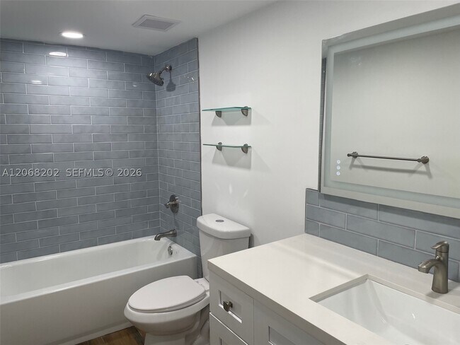 Building Photo - 460 W Park Dr