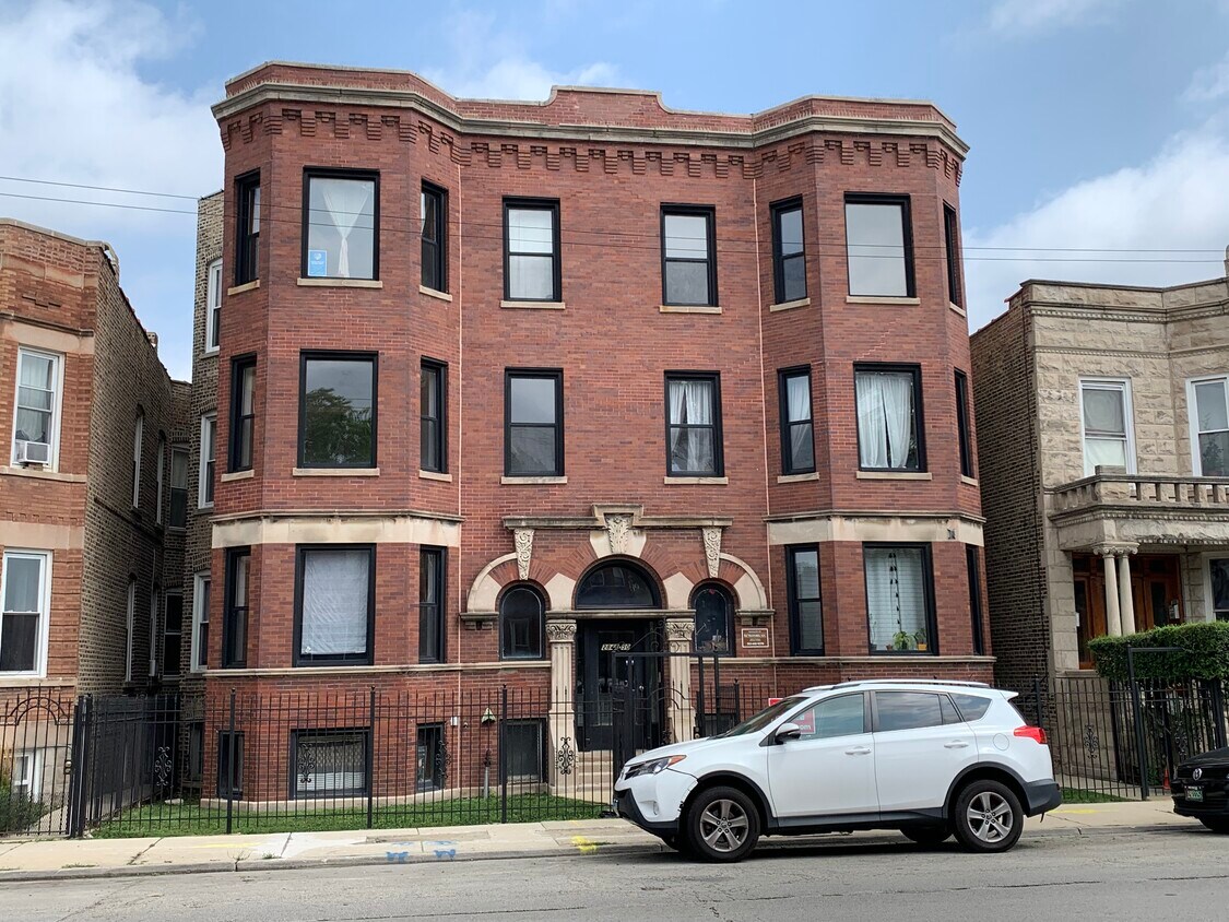Primary Photo - 2848 W Diversey Ave