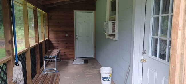 Screened in porch - 125 Red Fern Ln