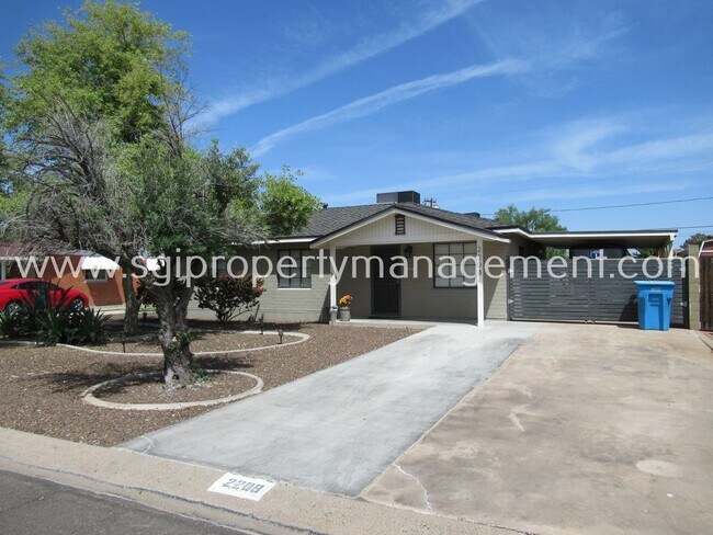 Building Photo - HIGHLY UPGRADED CENTRAL PHOENIX BEAUTY!