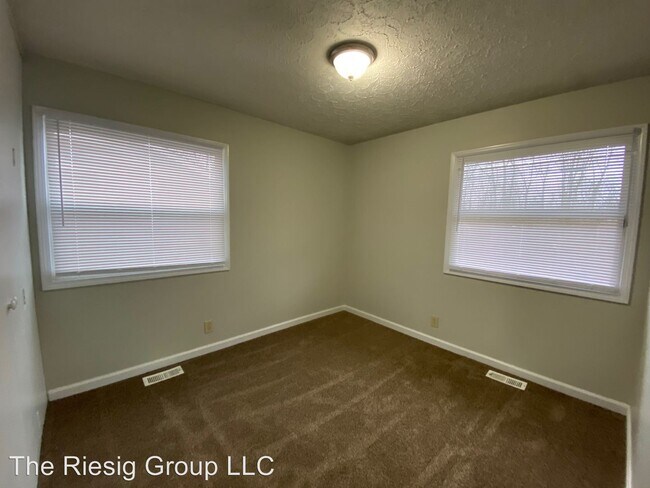 Building Photo - 149 Delmont Dr