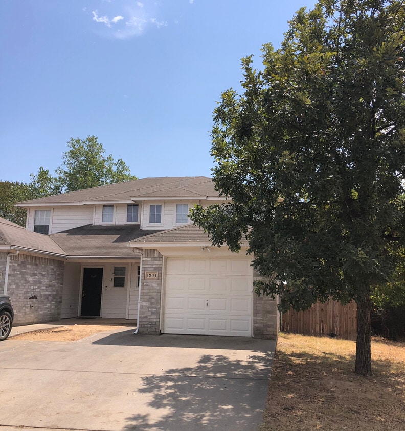 1204 Village Garden Dr, Azle, TX 76020 Townhome Rentals in Azle TX