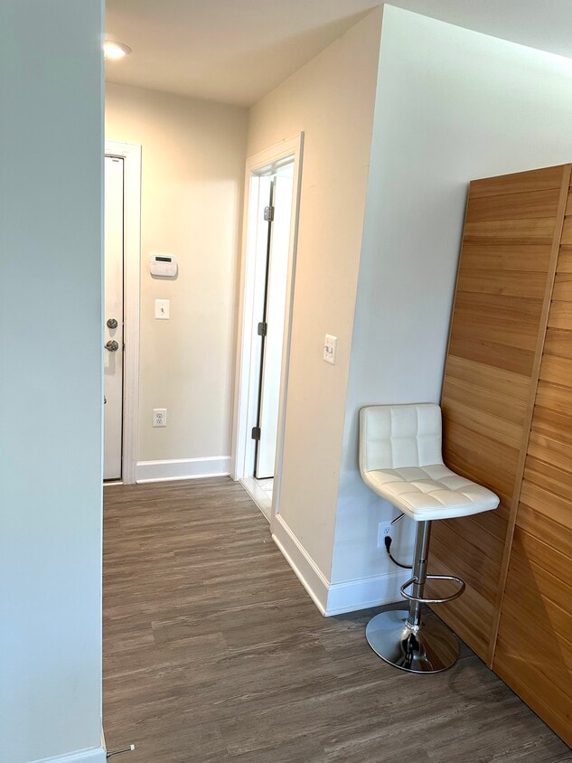 Building Photo - 8773 Elsing Green Dr