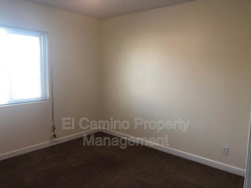 Building Photo - 338 E 83rd St