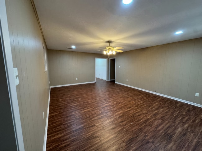 Foto del edificio - 3107 Clinton St